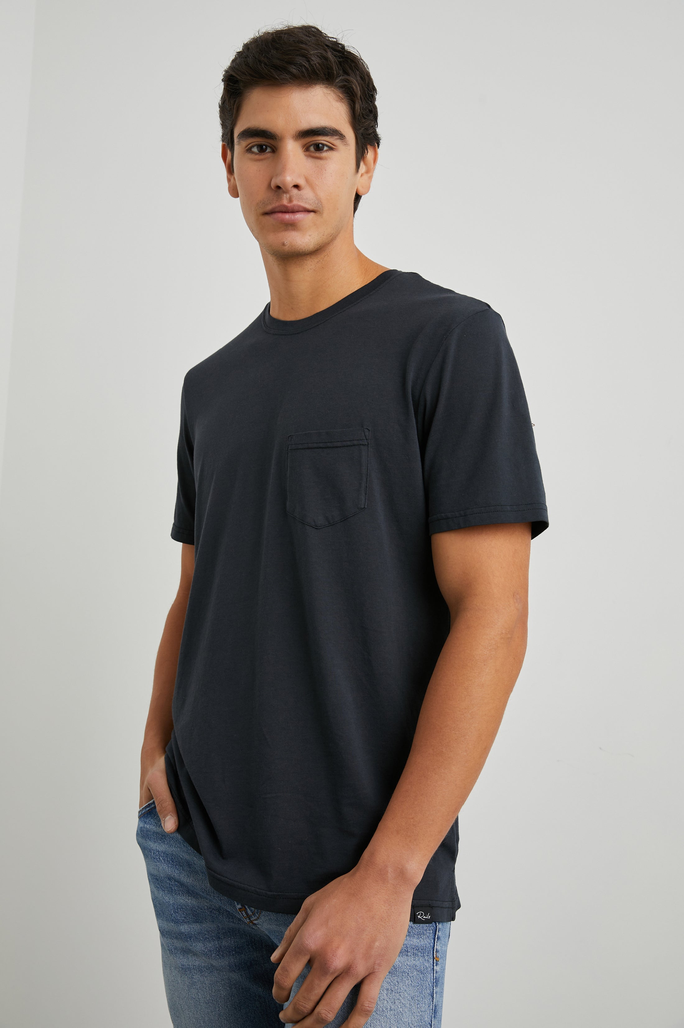 JOHNNY T-SHIRT - CARBON