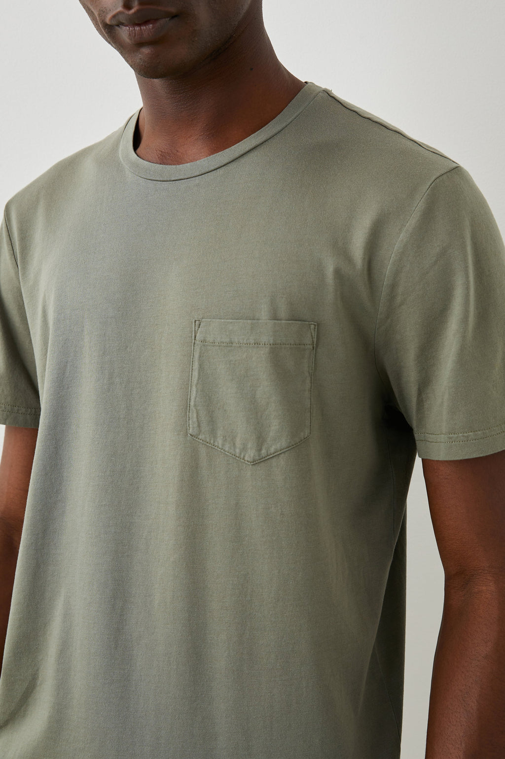 JOHNNY T-SHIRT - OLIVE